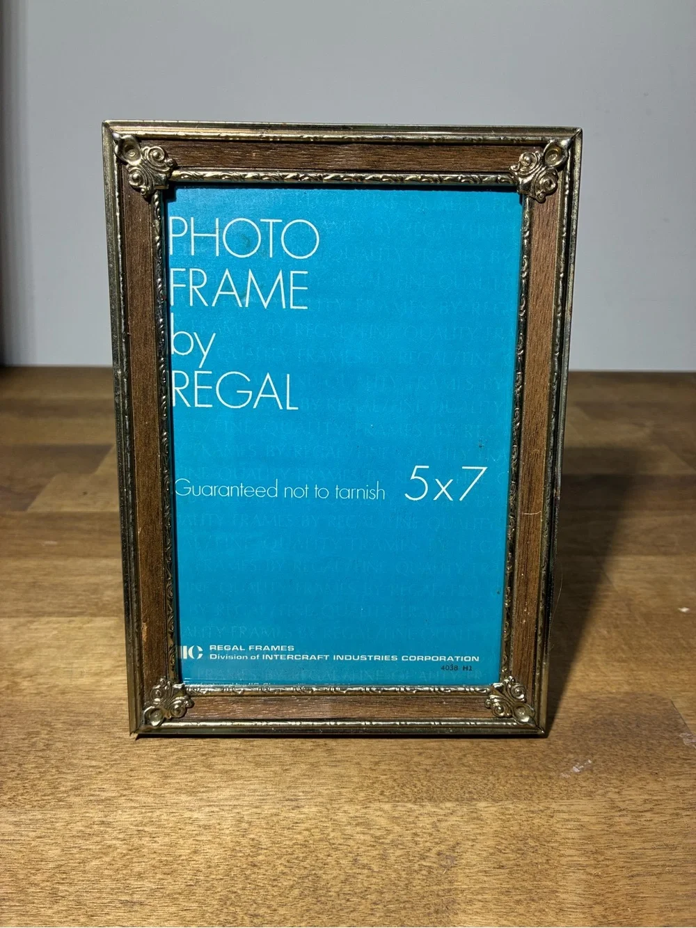 Vintage Regal Frames 5x7 Gold Tone Metal Wood Look Accent Photo Frame